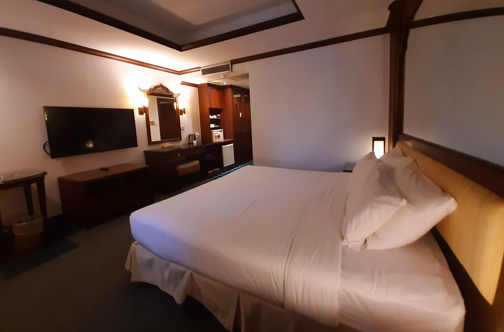 Grand Hotel Патая Екстериор снимка