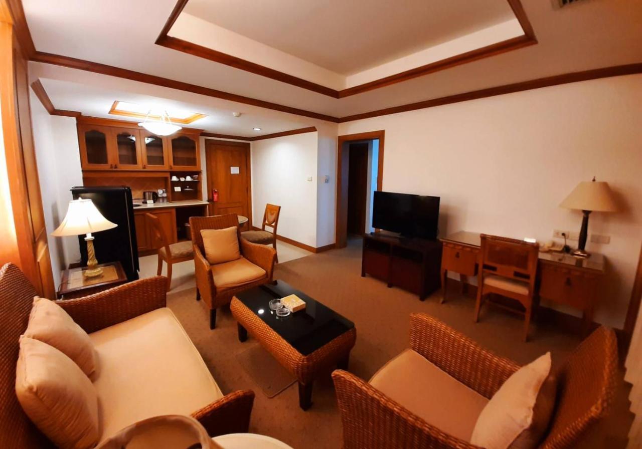 Grand Hotel Патая Екстериор снимка